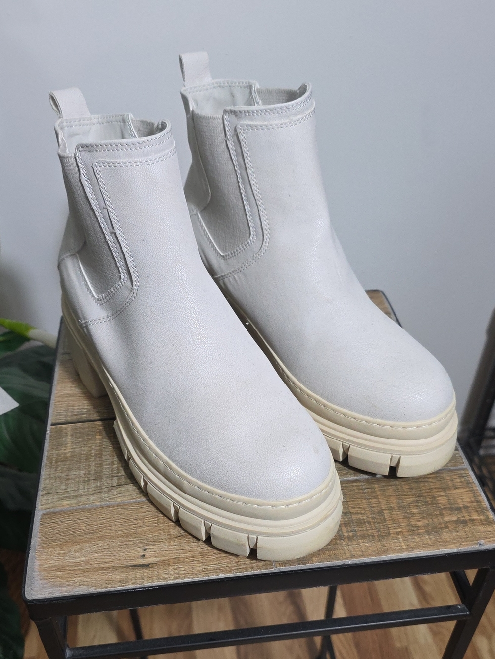 MIA White Platform Chelsea Ankle Boots Womens 8